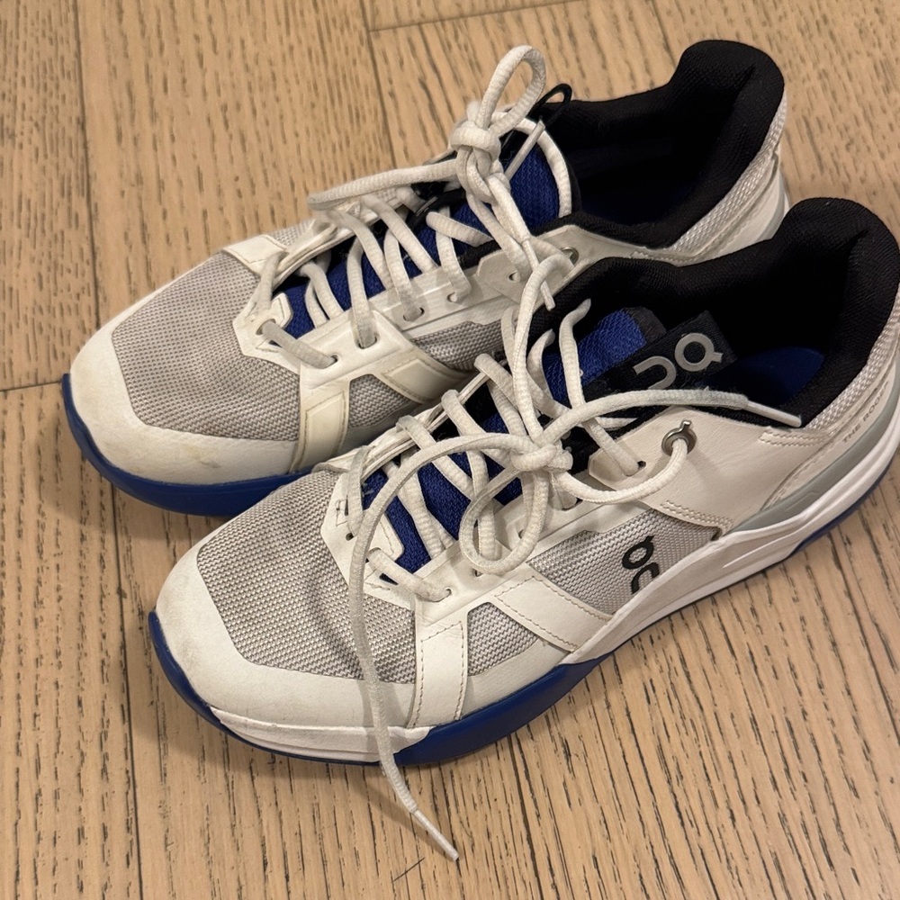 ON “The Roger Pro” tennis sneaker with Cloudtec technology, boys size 6